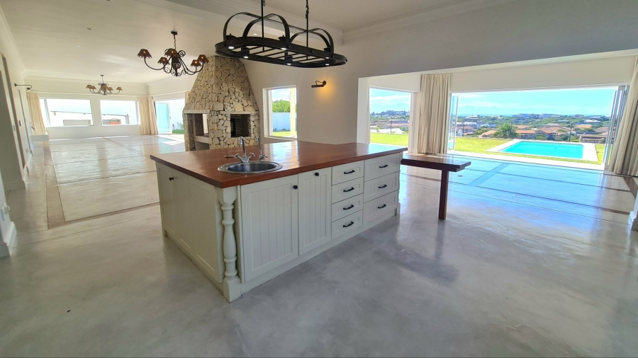 7 Bedroom Property for Sale in Whale Rock Western Cape
